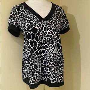 Black and White Patterned Women's Top/blouse Size  M